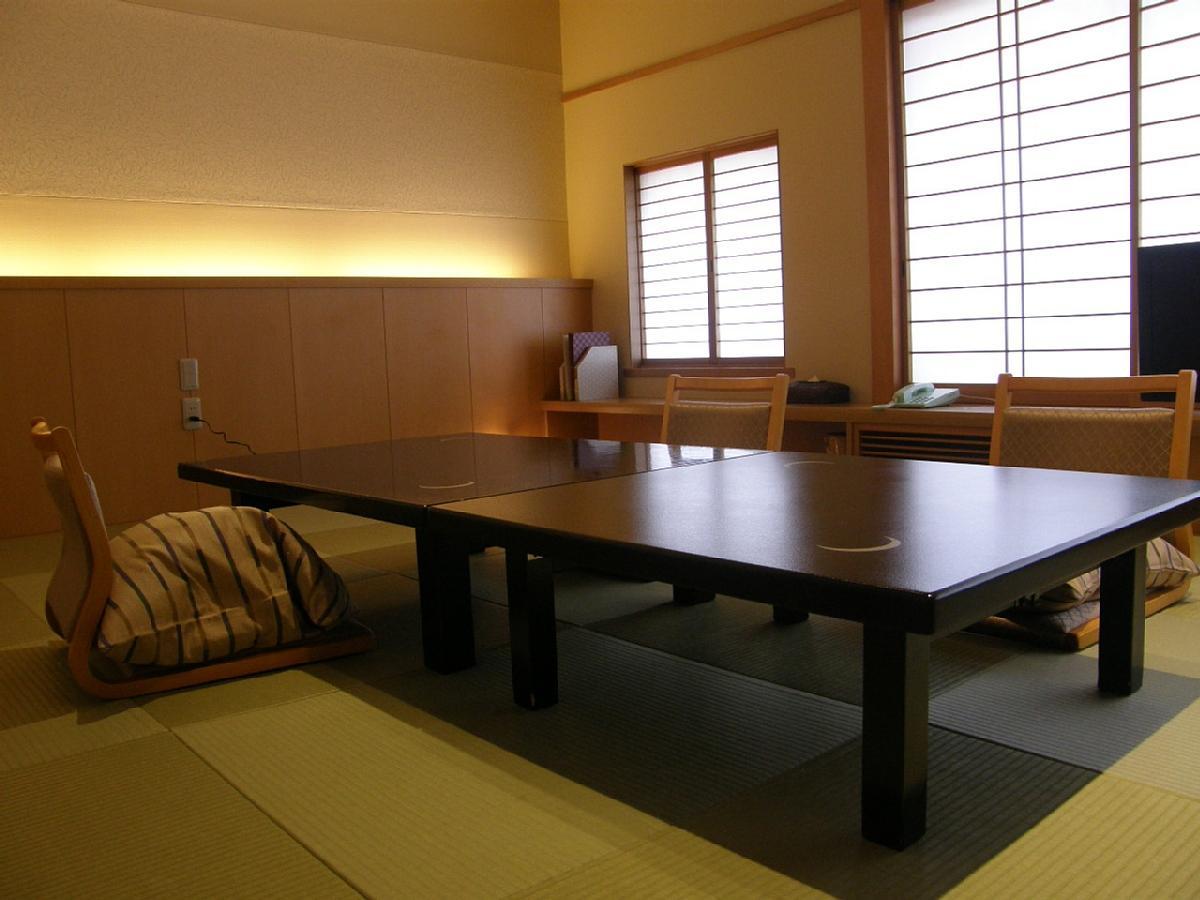 Atami Juraku Hotel Екстер'єр фото